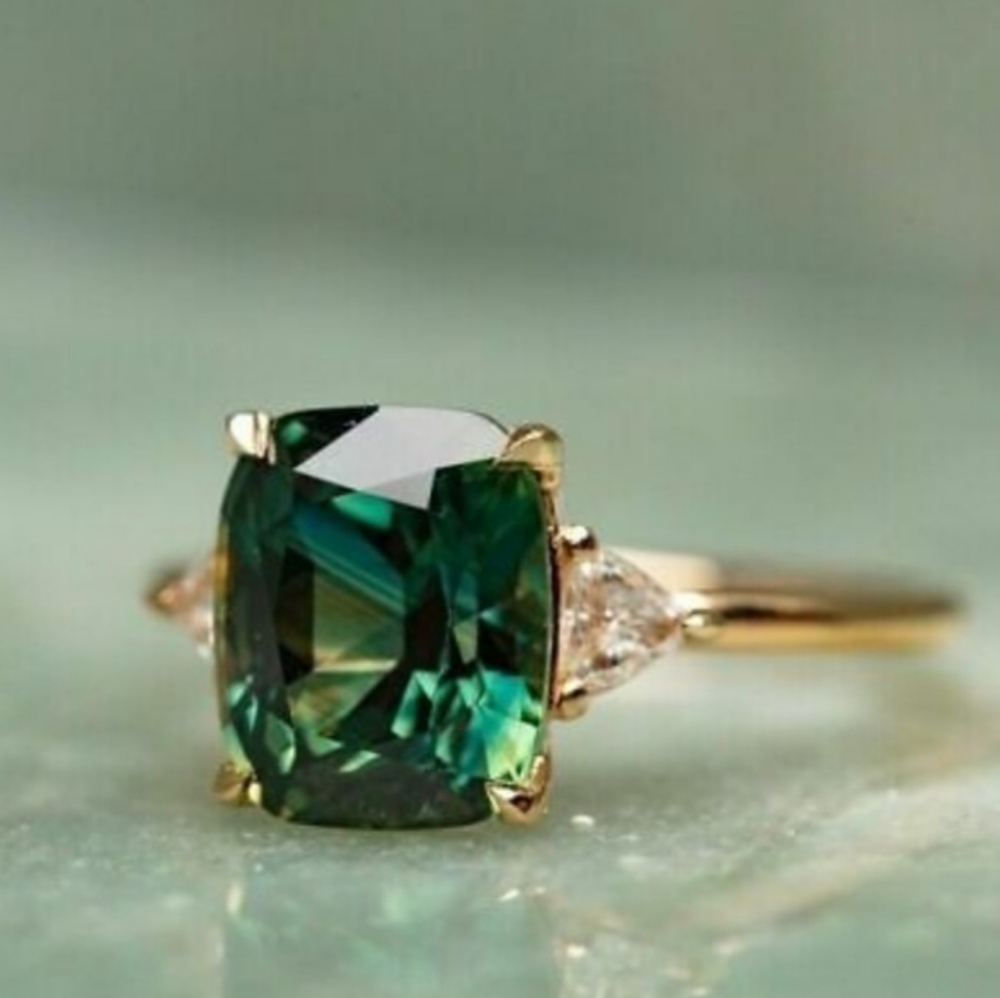 18k Emerald Princess Cut Ring